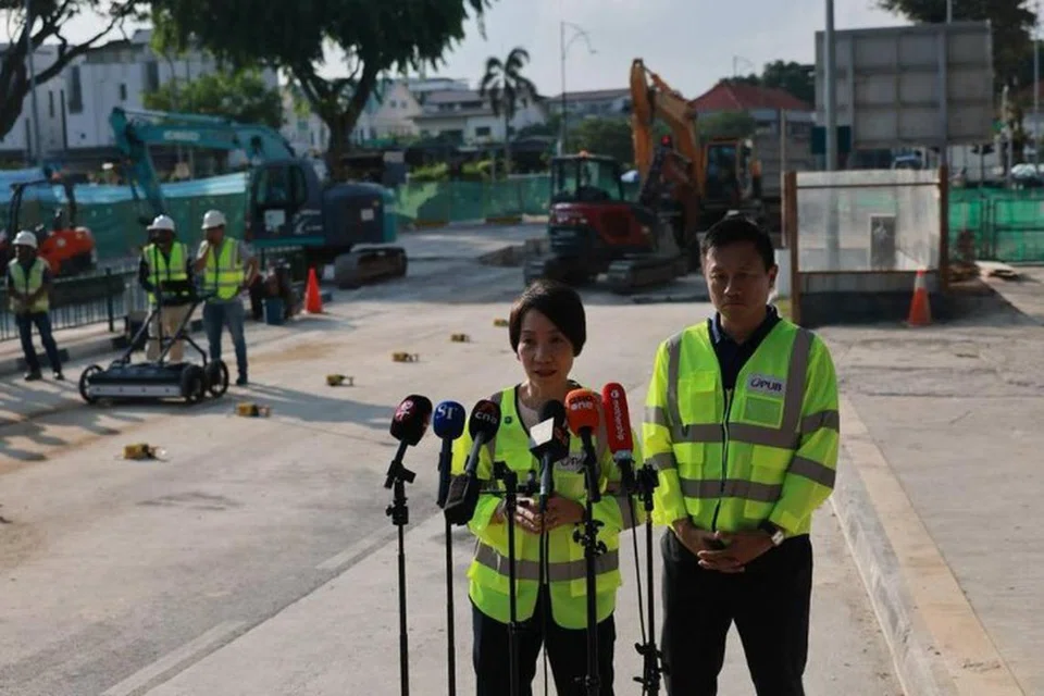 Lubang benam di Tanjong Katong, Grace Fu, mohon maaf, jalan ditutup 