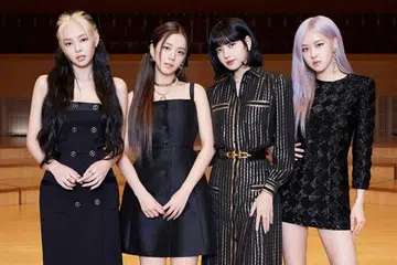 IDENTITI SENDIRI: Band wanita Korea Selatan Blackpink yang dianggotai (dari kiri) Jisoo, Jennie, Lisa dan Rose, mencatat satu lagi rekod membanggakan apabila muzik video mereka melepasi tontonan 1.6 bilion di YouTube. - Foto fail
