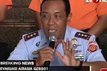 PENEMUAN JASAD MANGSA: Sejumlah enam mangsa nahas pesawat AirAsia 8501 telah ditemui sejauh ini. - Foto