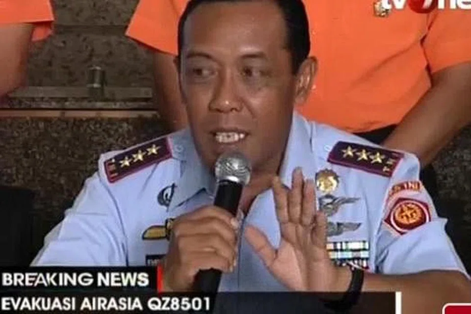 PENEMUAN JASAD MANGSA: Sejumlah enam mangsa nahas pesawat AirAsia 8501 telah ditemui sejauh ini. - Foto