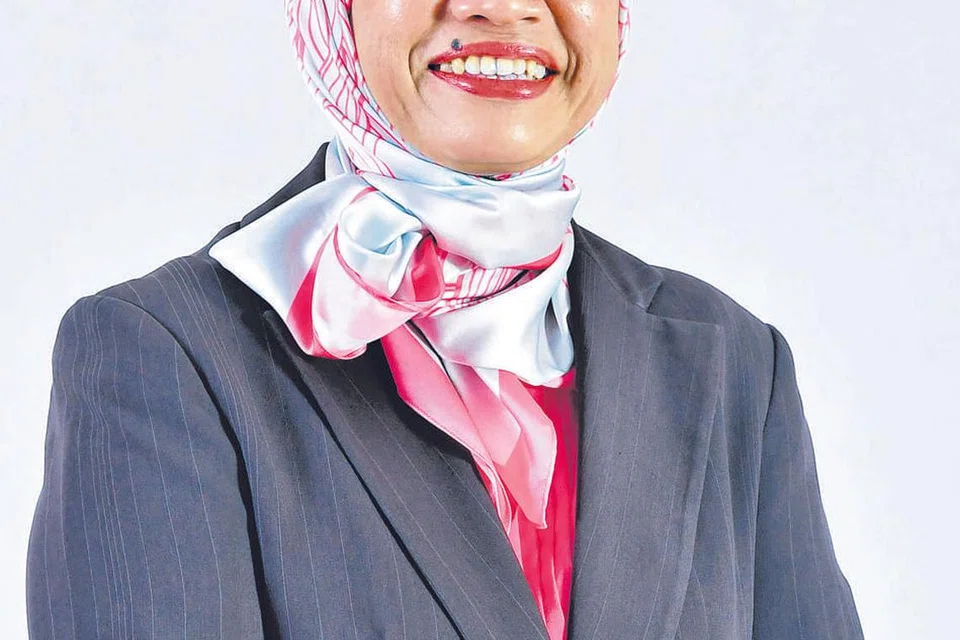 MENDAKI AKAN TERUS SOKONG MASYARAKAT MELAY/ISLAM: "Pendidikan sangat penting jika kita mahu berjaya. Kita mesti terus mengutamakan pendidikan anak-anak kita dan menanam sikap belajar sepanjang hayat. Sebagai ibu bapa, pastikan anak-anak kita dapat pendidikan prasekolah sekurang-kurangnya tiga tahun. Sebagai pekerja, tingkatkan kemahiran untuk meluaskan peluang pekerjaan. Sebagai sukarelawan, bimbing belia kita dan tolong mereka capai impian mereka. Mendaki akan terus menyokong masyarakat kita dalam hal-hal ini." - Cik Zuraidah Abdullah, Ketua Pegawai Eksekutif (CEO) Mendaki