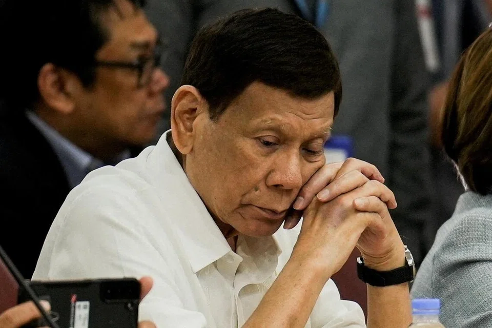 Mantan Presiden Filipina, Encik Rodrigo Duterte, menghadiri pendengaran jawatankuasa Dewan Perwakilan yang menyiasat kempen antidadah pemerintahannya di Quezon City, Metro Manila, pada 13 November 2024. Encik Duterte, 81 tahun, dijangka hadir di Mahkamah Jenayah Antarabangsa (ICC) di The Hague pada 16 September, ketika peguamnya mendakwa masalah ingatan serius menyebabkan beliau tidak mampu mengambil bahagian secara bermakna dalam pembelaannya terhadap pertuduhan jenayah terhadap kemanusiaan berkaitan kempen antidadahnya.