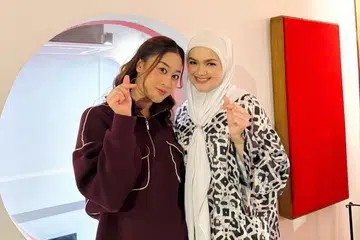 Aisha Retno (kiri) atau nama sebenarnya, Sharifah Aisha Retno Sayed Sipulijam, meluahkan rasa syukur dapat menciptakan lagu baru sempena Aidilfitri 2025 untuk Datuk Seri Siti Nurhaliza (kanan). Lagu itu dijadual dilancarkan pada minggu kedua Ramadan.