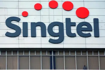 BERTAMBAH BAIK: Singtel kembali ke kedudukan teratas berbanding Sats dengan 120 mata.