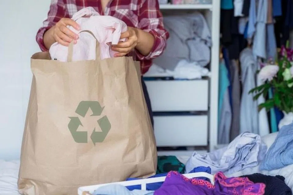 Dengan menderma pakaian terpakai kepada badan amal, anda bukan sahaja membantu mereka yang memerlukan, bahkan menyuntik nafas baru kepada pakaian tersebut.