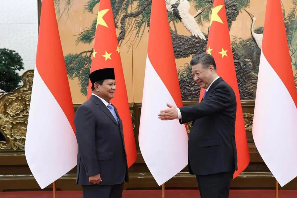 Presiden Xi Jinping dan Presiden Yang Dipilih, Encik Prabowo Subianto, dalam pertemuan mereka di Beijing pada 1 April.  