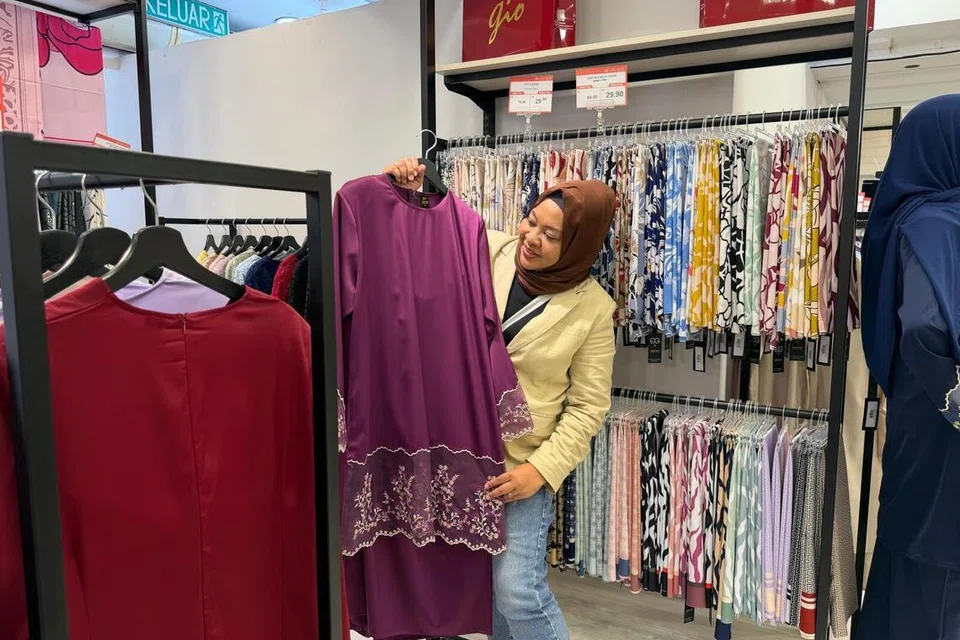 Selain harga, utamakan keselesaan dengan pilihan kain yang bermutu dan sesuai untuk cuaca.