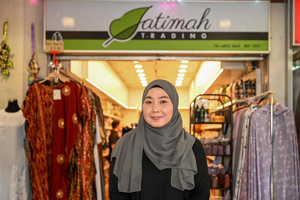 Kakitangan Fatimah Trading, Cik Novi Mardiani, menjangkakan lebih ramai pelanggan akan mengunjungi Geylang Serai disebabkan kerja naik taraf di Joo Chiat Complex dan Pasar Geylang Serai.