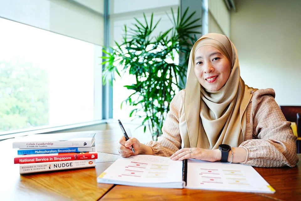 Dr Diyanah adalah seorang Felo Sambilan di Ketua Pusat Kecemerlangan bagi Keselamatan Nasional (CENS) di Sekolah Pengajian Antarabangsa S. Rajaratnam (RSIS). Beliau juga telah mengajar secara sambilan di Institut Pendidikan Nasional (NIE) sejak 2024.