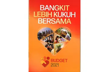 PERCUMA: Buku kecil Belanjawan 2021 - Bangkit Lebih Kukuh Bersama akan disertakan dalam akhbar Berita Harian. - Foto MOF