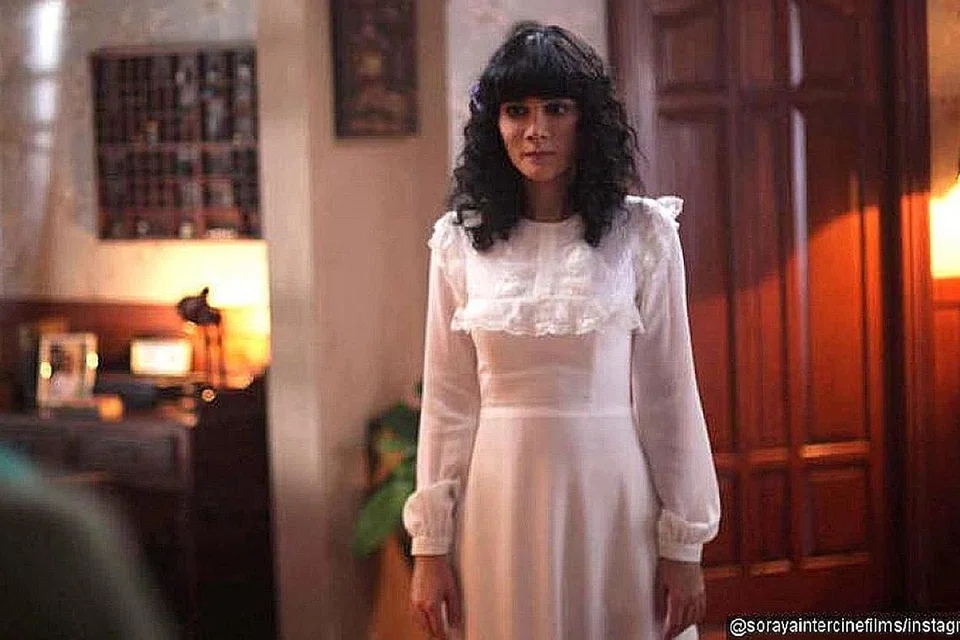 BERDIRI BULA ROMA: Melihatkan Luna Maya 'menjelma' sebagai Suzzanna dalam filem 'Suzzanna: Bernapas Dalam Kubur' mengembalikan kesan remang di pawagam sekali gus memberi harapan lebih banyak filem seram Indonesia dihasilkan bagi 2019. - Foto MM2