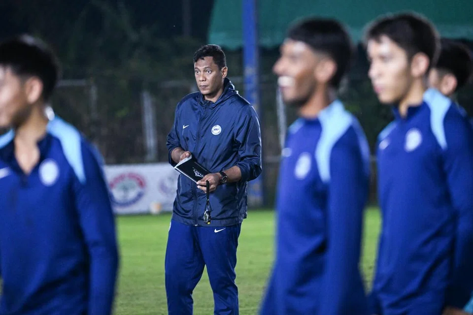 Jurulatih skuad bawah 22 tahun negara, Firdaus Kassim, menggesa pemainnya untuk bermati-matian di padang ketika menentang Thailand di Stadium Rajamangala pada 11 Disember. 
