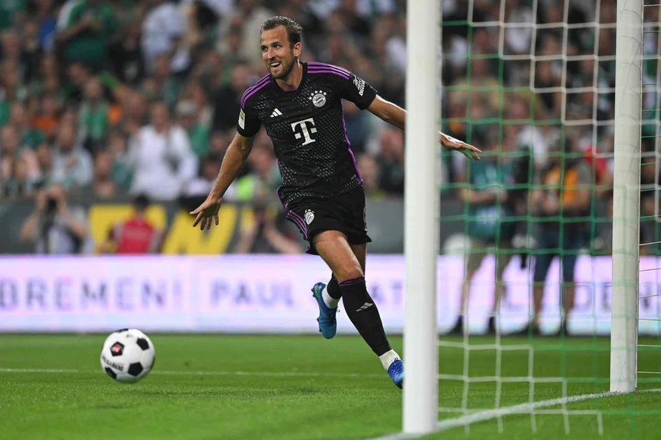 JARINGAN PERTAMA: Harry Kane menyambut jaringan pertamanya  bersama pasukan Bayern Munich semasa menentang Werder Bremen.