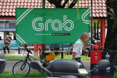 Sebuah iklan bagi khidmat kereta sewa privet Grab di Pusat Pasar dan Makanan Bukit Merah View. 