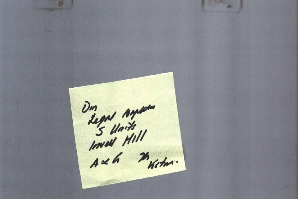 Nota bersama tulisan di dinding.