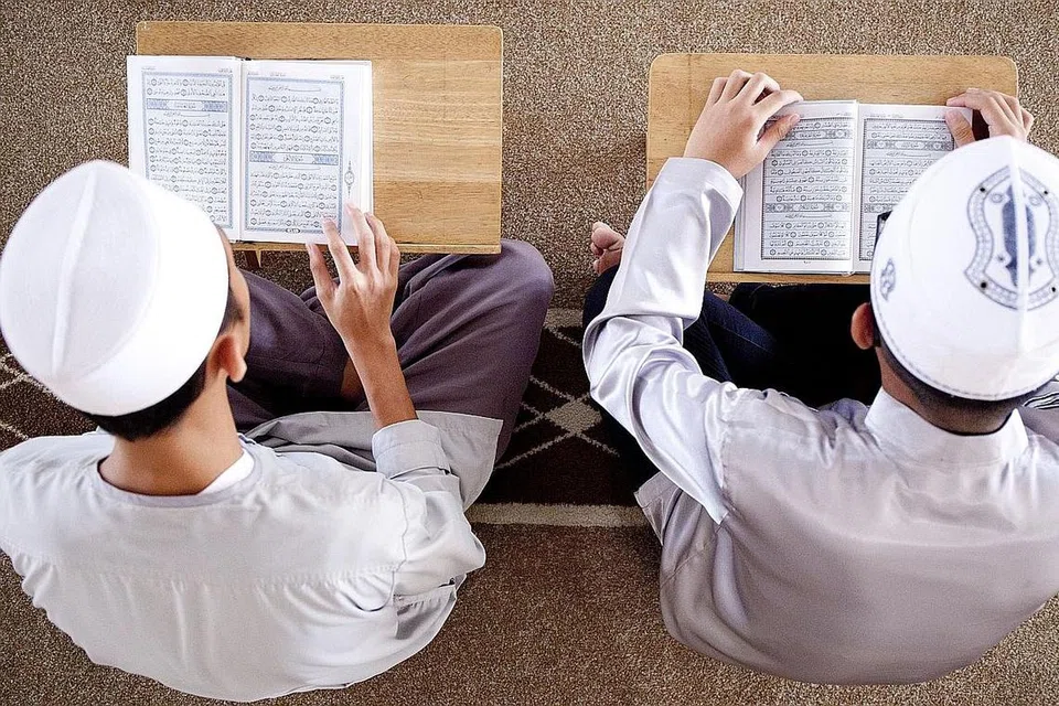 BULAN BERIBADAH: Marilah kita berusaha menjadikan Ramadan kali ini lebih baik daripada yang sebelumnya dan mempertingkatkan takwa dan ibadat kita dengan penuh keikhlasan dan kekhusyukan, serta menjernihkan hati dan sanubari dengan tadabbur dan renungan, kata Mufti Dr Nazirudin Mohd Nasir. - Foto fail