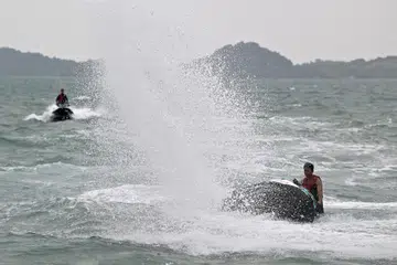 Pihak berkuasa Kepulauan Riau akan menyebarkan maklumat cuaca kepada pelancong agar mereka lebih waspada dalam musim cuaca buruk menjelang Tahun Baru Cina.