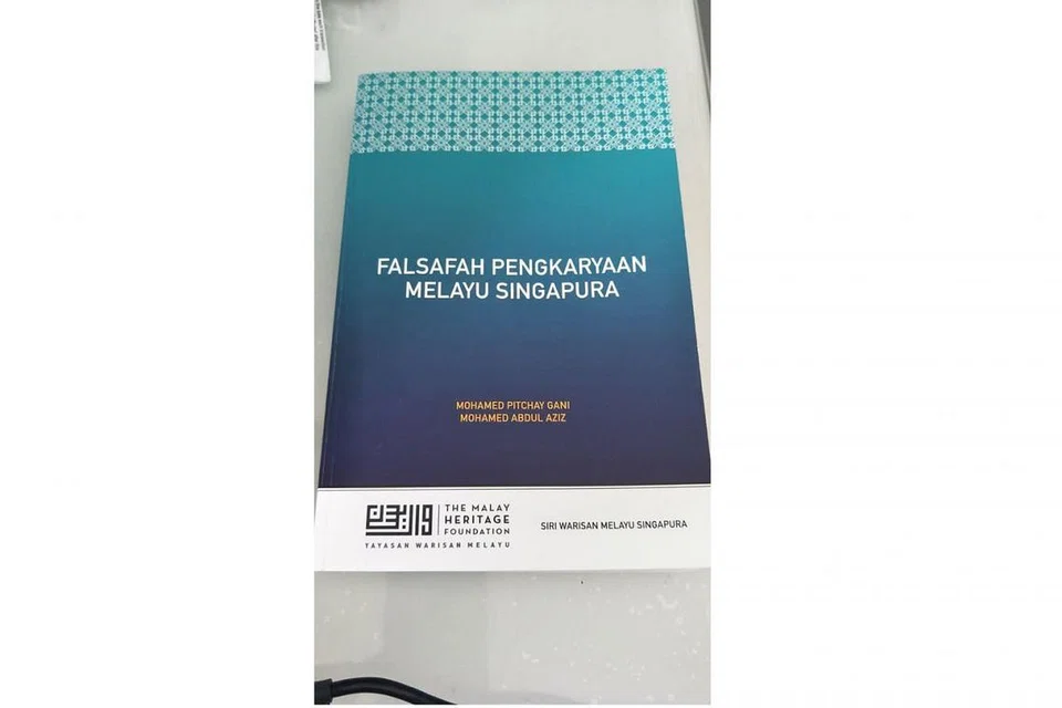 SARAT ILMU: Buku ini patut menjadi salah satu sumber rujukan bagi menyusuri perkembangan sejarah sosial, seni, budaya dan sosioekonomi masyarakat Melayu Singapura. - Foto YAYASAN WARISAN MELAYU, SRI WARISAN MELAYU & fail