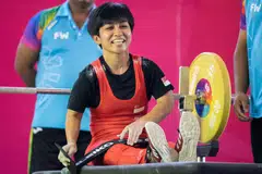 SUDAH BERSEDIA: Srikandi powerlifting Singapura Nur Aini Yasli semasa bertanding dalam Sukan Paralimpik di Tokyo pada 2021. 