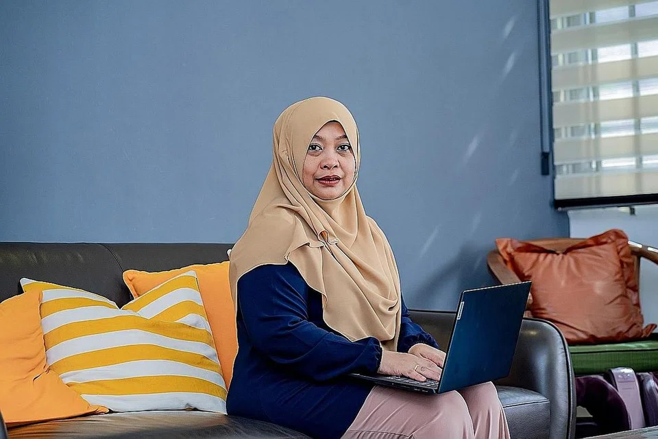 LEBIH SEDIA: Setelah mencapai matlamatnya mencari pekerjaan baru, Cik Nurhani Zailani Shatifan berkata beliau kini berazam dan yakin untuk mendapatkan lebih banyak peluang kerjaya pada masa akan datang. - Foto BH oleh NUR DIYANA TAHA