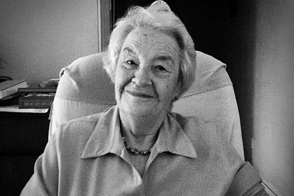 MENDIANG JEAN MARSHALL - Foto LAMAN JEAN MARSHALL
