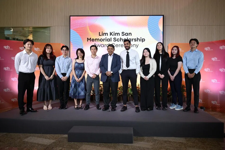 biasiswa lim kim san, biasiswa yayasan sph, bantuan kewangan universiti singapura, biasiswa bahasa dan linguistik, biasiswa ilmu kemanusiaan, kriteria pci biasiswa singapura, biasiswa sosiologi sejarah ntu nus smu.