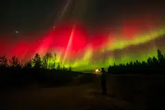 Cahaya utara dapat dilihat menyinari langit Sodankyla, Lapland, Finland pada Oktober 2024.