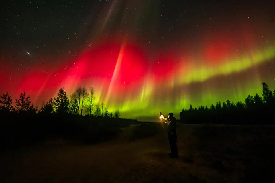Cahaya utara dapat dilihat menyinari langit Sodankyla, Lapland, Finland pada Oktober 2024.