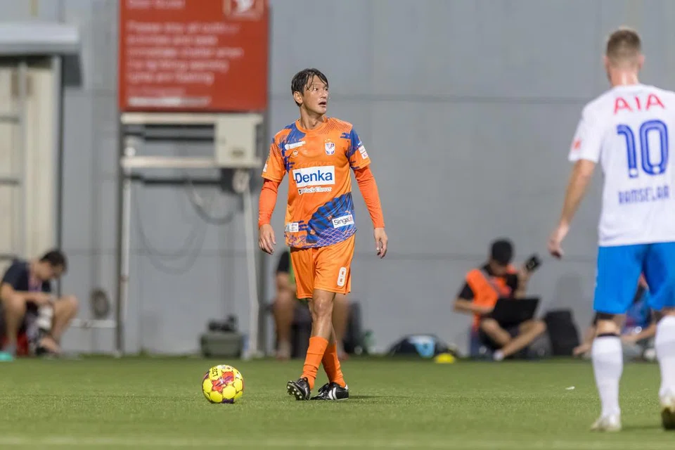 Pemain baru Albirex Niigata, Yojiro Takahagi.