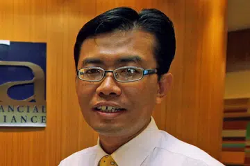 ENCIK KHAIRUDDIN SUKOR: Menasihatkan pencarum agar mempertimbang mengalih dana daripada Akaun Biasa kepada Akaun Khas bagi menambah simpanan persaraan.