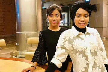 ANAK IBU: Nada Fitri (kiri) dan ibunya, Henny Hanip, yang mewakili Singapura dalam peraduan realiti dangdut, D'Academy Asia, pada musim berbeza, masing-masing sudah merakamkan lagu. - Foto BH oleh HARYANI ISMAIL