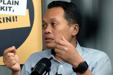 Pemimpin Parti Bersama Malaysia (Bersama), Nik Nazmi Nik Ahmad, digantung selama tiga bulan sehingga 19 Januari 2027, selepas mengaku terlibat dalam dakwaan kes khalwat di Petaling Jaya, Selangor, pada 15 Oktober lalu.