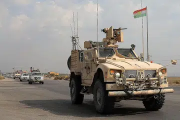 UNDUR DIRI: Sebuah konvoi kenderaan tentera Amerika Syarikat tiba dekat sebuah bandar Kurdi, Bandarash, selepas mengundur diri dari utara Syria. - Foto AFP
