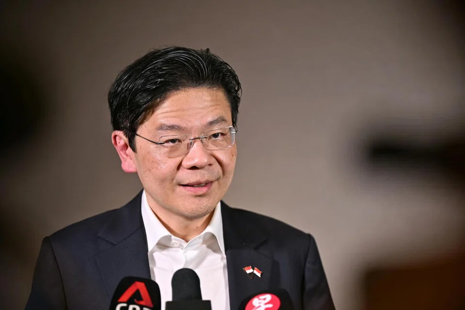 Perdana Menteri, Encik Lawrence Wong, bertemu dengan media Singapura di akhir lawatan pengenalan beliau ke Jakarta, Indonesia pada 6 November.