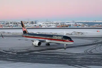 Sebuah pesawat yang didakwa membawa ahli perniagaan Amerika Syarikat, Donald Trump Jr., tiba di Nuuk, Greenland pada 7 Januari 2025. Donald Trump Jr. melakukan lawatan peribadi ke Greenland, sebuah wilayah autonomi Denmark yang diinginkan oleh bapanya yang juga Presiden Amerika Syarikat yang bakal dilantik Donlad Trump Sr. Greenland berharap suatu hari nanti dapat mencapai kemerdekaan, tetapi buat masa ini masih bergantung kepada Copenhagen.