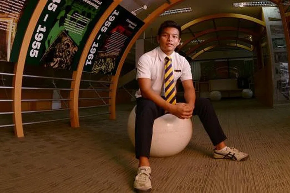 MENGEJAR CITA-CITA: Encik Nasrullah adalah antara pelajar Melayu terbaik peperiksaan diploma IB dari ACS(I) dan ingin menjadi doktor kelak agar dapat membantu pesakit luar negara yang memerlukan bantuan perubatan. - Foto TUKIMAN WARJI