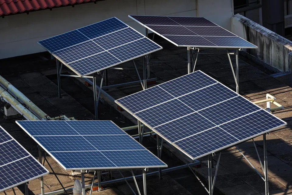 MAHU TUBUH KILANG DI ARAB SAUDI: Pembekal sektor solar yang berpangkalan di China, GCL Technology Holdings, juga mempertimbang menubuhkan pos luar di negara lain, walaupun ia paling maju di Arab Saudi. 