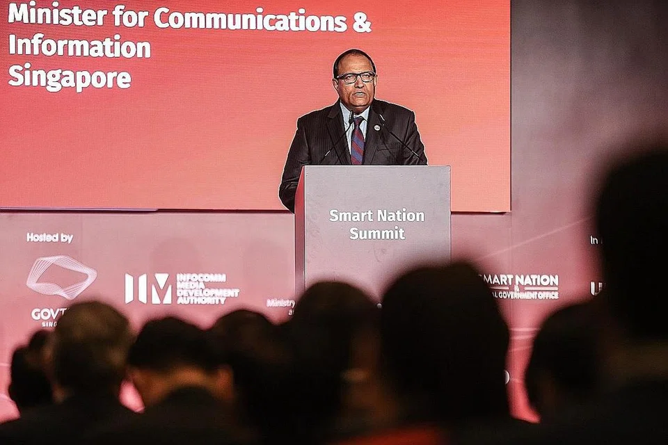 UMUM USAHA BARU: Encik S. Iswaran mengumumkan Pejabat Industri Digital Singapura akan menjadi 'perhentian pertama' bagi syarikat mendapatkan bantuan dalam hal berkaitan industri digital. - Foto ZAOBAO