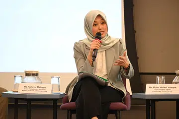 TUMPU KEPADA KEMAMPANAN: Setiausaha Parlimen Kanan (Kesihatan merangkap Undang-Undang), Cik Rahayu Mahzam, menggalak usahawan pertingkat tumpuan dalam usaha kemampanan dalam operasi perniagaan di sesi dialog ‘Dewan Connect’ oleh Dewan Perniagaan dan Perusahaan Melayu Singapura (DPPMS) pada Rabu.