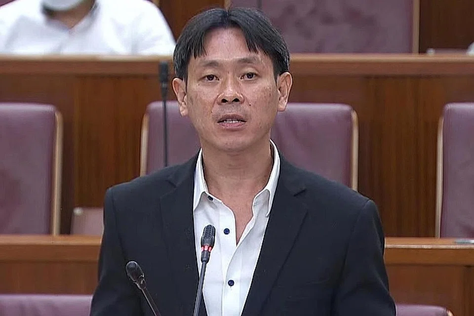 "Matlamatnya adalah untuk mengurangkan gangguan luar dari politik negara, dan saya setuju memang kita perlu bimbang tentang gangguan ini. "Namun pada masa yang sama, penting untuk memastikan keadilan dan ketelusan dalam cara kita mengehadkan aktiviti warga Singapura yang lain. Menguatkuasakan sekatan dengan cara yang salah boleh menjejas kepercayaan dan kestabilan politik negara." - Encik Louis Ng (GRC Nee Soon).