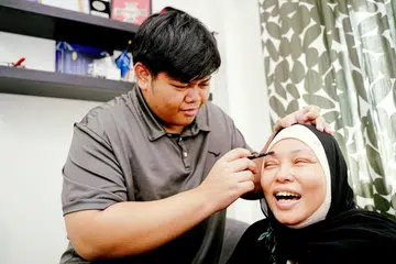 anak jaga ibu buta, penjagaan ibu sakit, kisah inspirasi keluarga