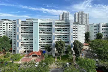 ADA PENDUDUK KECEWA: Petisyen itu dikemuka selepas Blok 562, 563, 564 dan 565 di Ang Mo Kio Avenue 3 dipilih untuk menjalani Sers pada April. - Foto fail