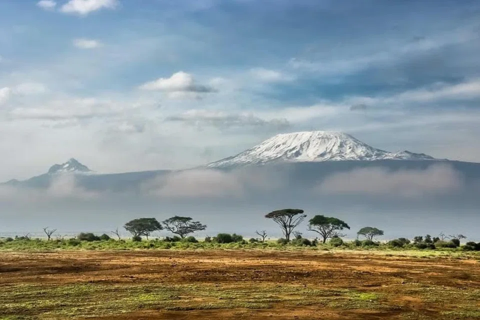 TERTINGGI: Pada ketinggian 5,895 meter di atas paras laut, Gunung Kilimanjaro merupakan puncak tertinggi di benua Afrika. 