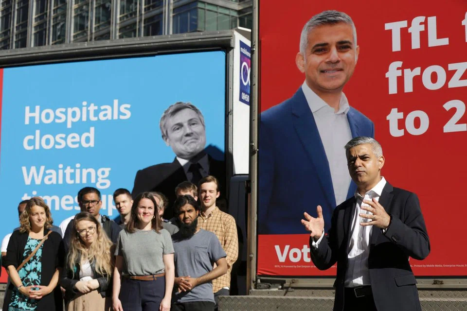 DATUK BANDAR BERAGAMA ISLAM PERTAMA: Encik Sadiq Khan ketika berucap kepada penyokongnya. Beliau daripada Parti Buruh telah mengalahkan Encik Zac Goldsmith daripada Parti Konservatif bagi kerusi datuk bandar London. - Foto REUTERS