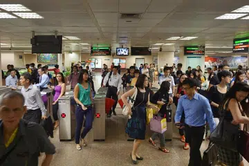 Naik pengangkutan awam guna kad bank