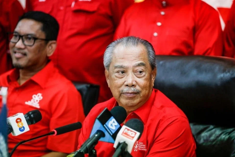MINTA DISIASAT: Presiden Parti Pribumi Bersatu Malaysia, Tan Sri Muhyiddin Yassin, minta polis siasat anggotanya yang bertukar arah menyokong kerajaan. 