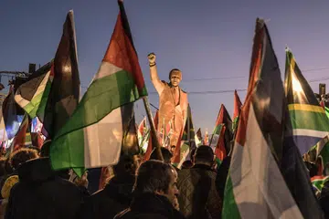 KES ISRAEL KE ICJ: Rakyat Palestin di Dataran Nelson Mandela di Ramallah, Tebing Barat mengalu-alukan langkah Afrika Selatan membawa kes pembunuhan beramai-ramai terhadap Israel, di mahkamah keadilan antarabangsa (ICJ).