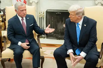 Presiden Donald Trump (kanan) dalam pertemuan di Pejabat Meja Mundar, Rumah Putih pada 11 Februari, mendesak Raja Abdullah dari Jordan agar menerima rakyat Palestin yang akan dipindahkan secara kekal di bawah rancangannya untuk mengambil alih Gaza, walaupun Jordan menentang keras langkah itu.