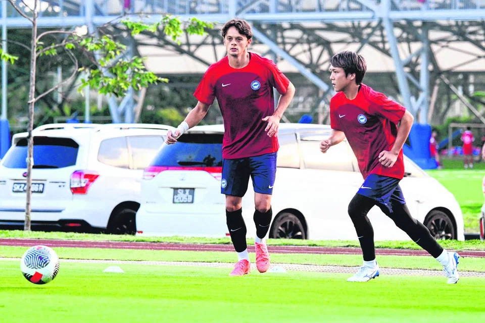 Perry Ng (kiri) dan Kyoga Nakamura diundang menyertai latihan bersama pasukan nasional baru-baru ini. 