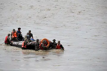 Banjir kilat dan tanah runtuh yang melanda kawasan sempadan Nepal-Tibet pada 26 Ogos kini disahkan mengorbankan lebih 800 orang, manakala sekurang-kurangnya 3,048 lagi masih hilang.